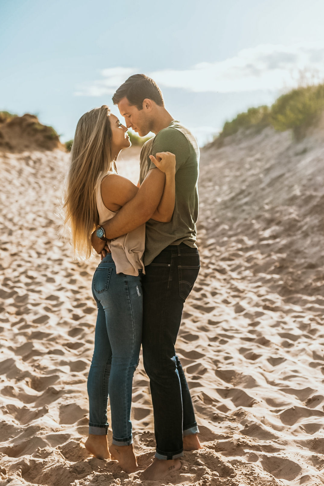 Sleeping Bear Sand Dunes National Lakeshore Couples Session, Photographs by Teresa, includes posing inspiration for an outdoor couples session. Book your Michigan couples session and browse the blog for more inspiration #couples #photography #couplesphotography #chicagophotographer