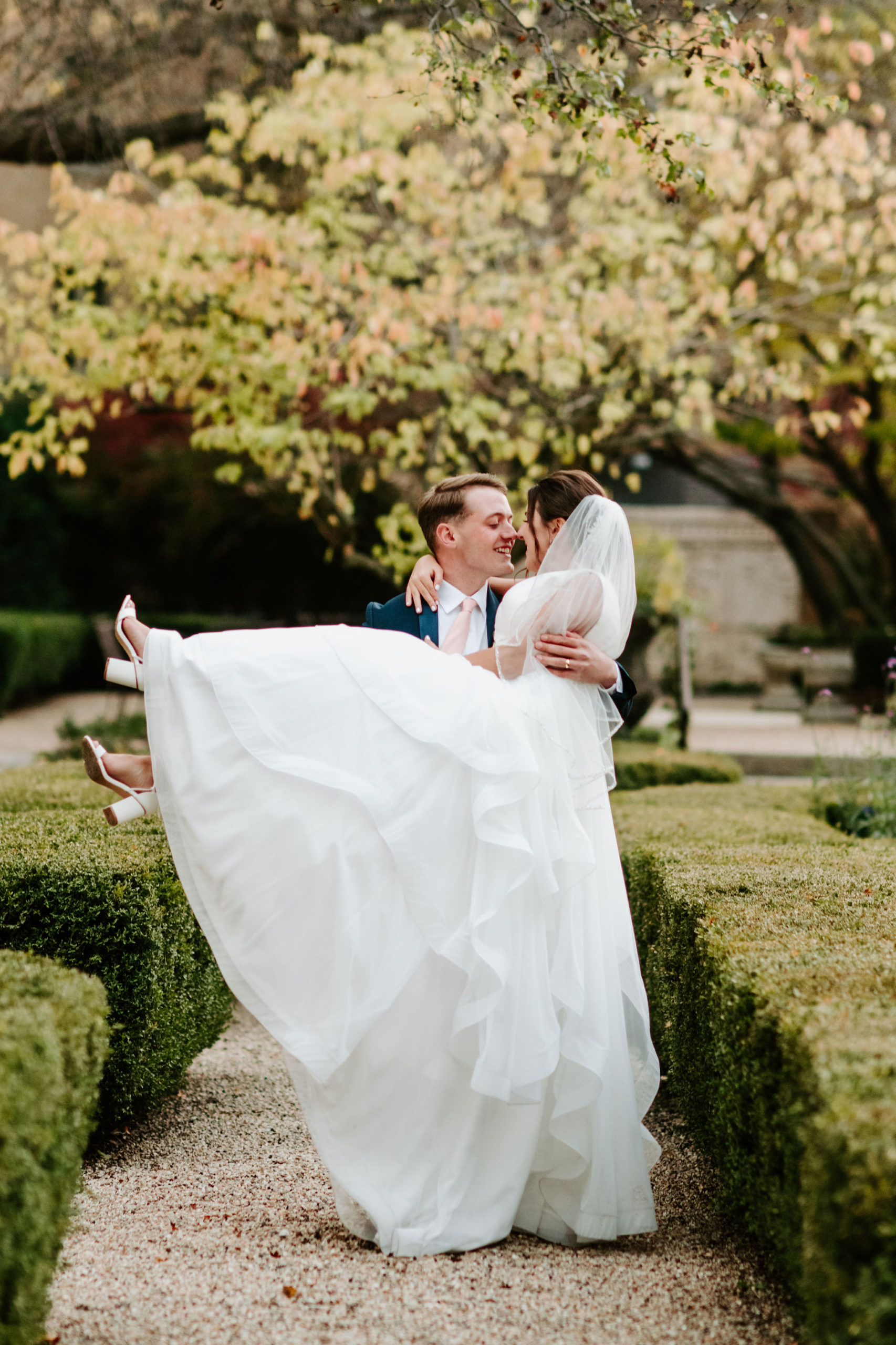 A Perfect St. Charles Hotel Baker Wedding | Photographs by Teresa. Includes bridal fashion, wedding inspiration and wedding details. Book your Chicago wedding and browse the blog for more inspiration